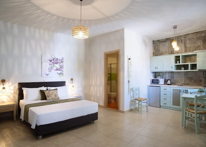 アパートホテル Aelia & 4*